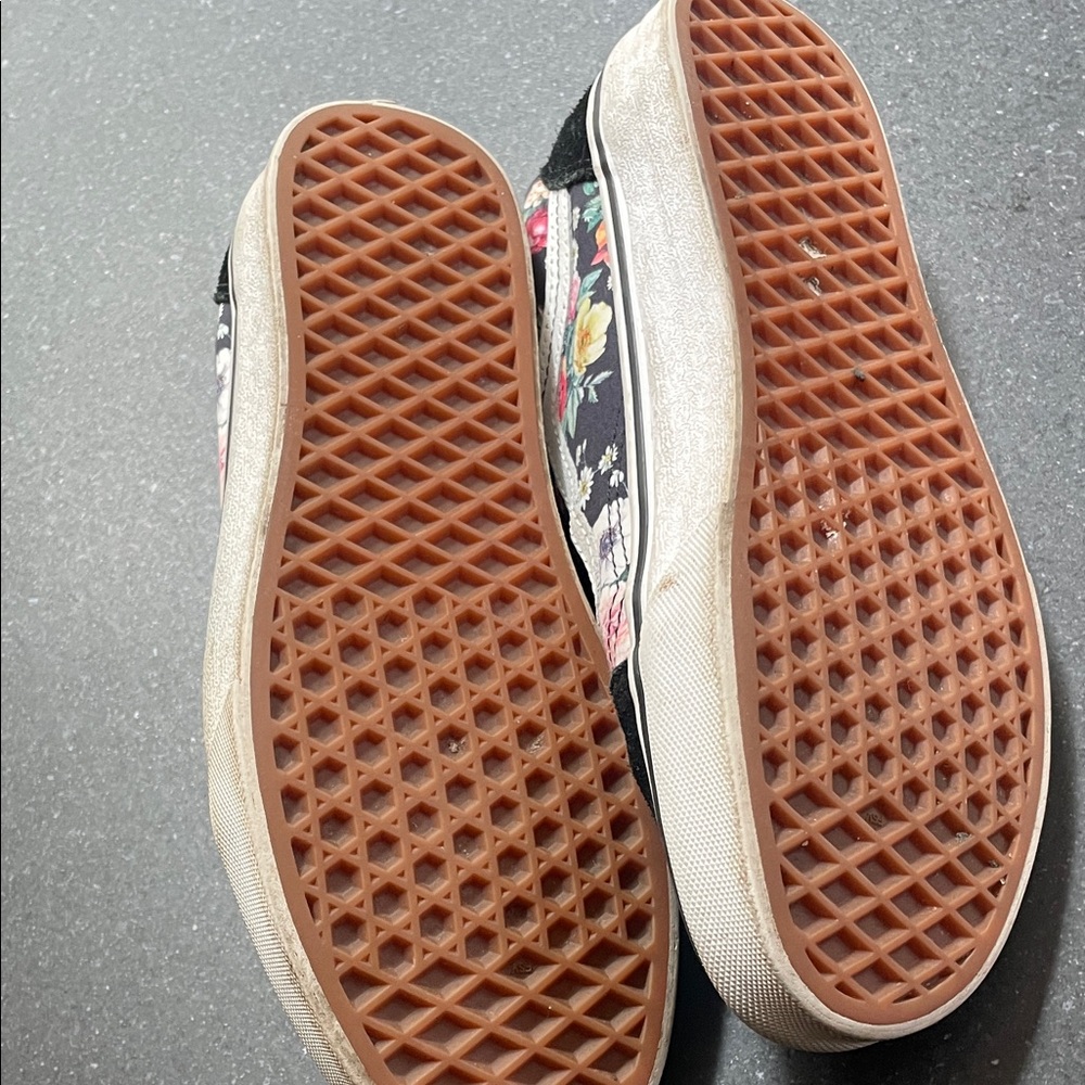 Vans Women's Black Floral Low-Top Sneakers - Picture 5 of 6